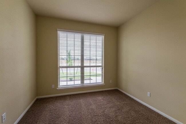 Building Photo - Spacious 4-Bedroom, 2-Bath Home in Hills o...