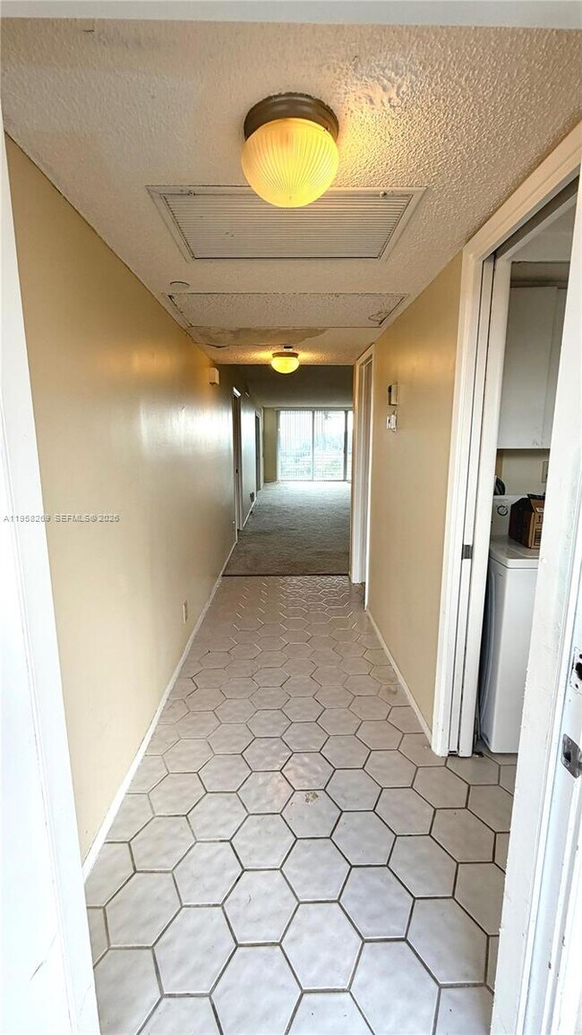 Building Photo - 3520 Oaks Way