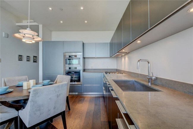 Building Photo - 210 Lavaca St