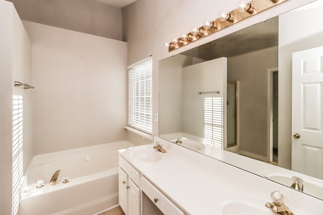 Building Photo - 2414 Brathay Ct