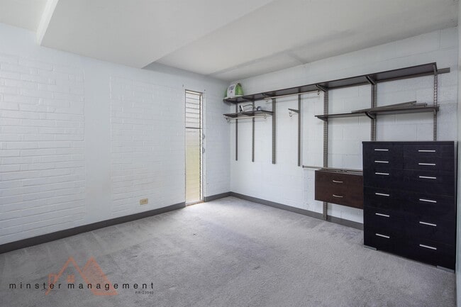 Building Photo - 1535 Punahou St