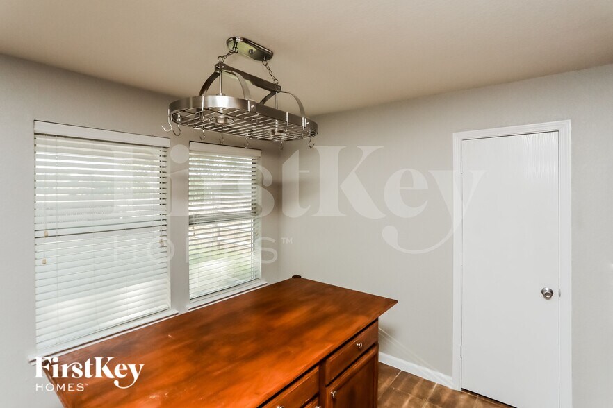 Building Photo - 13925 Walnut Canyon Ct