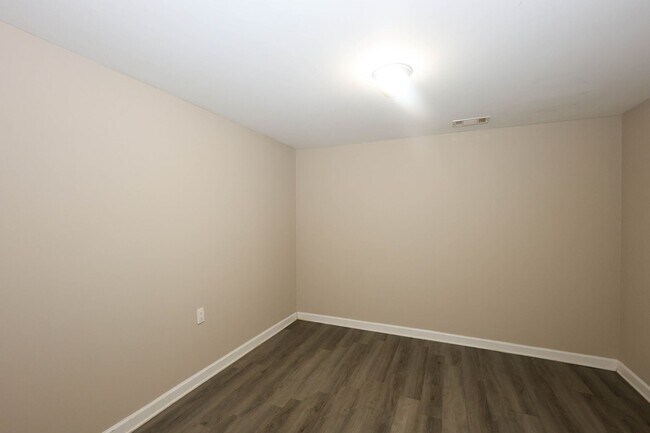 Building Photo - 2895 Haynes Club Cir SW