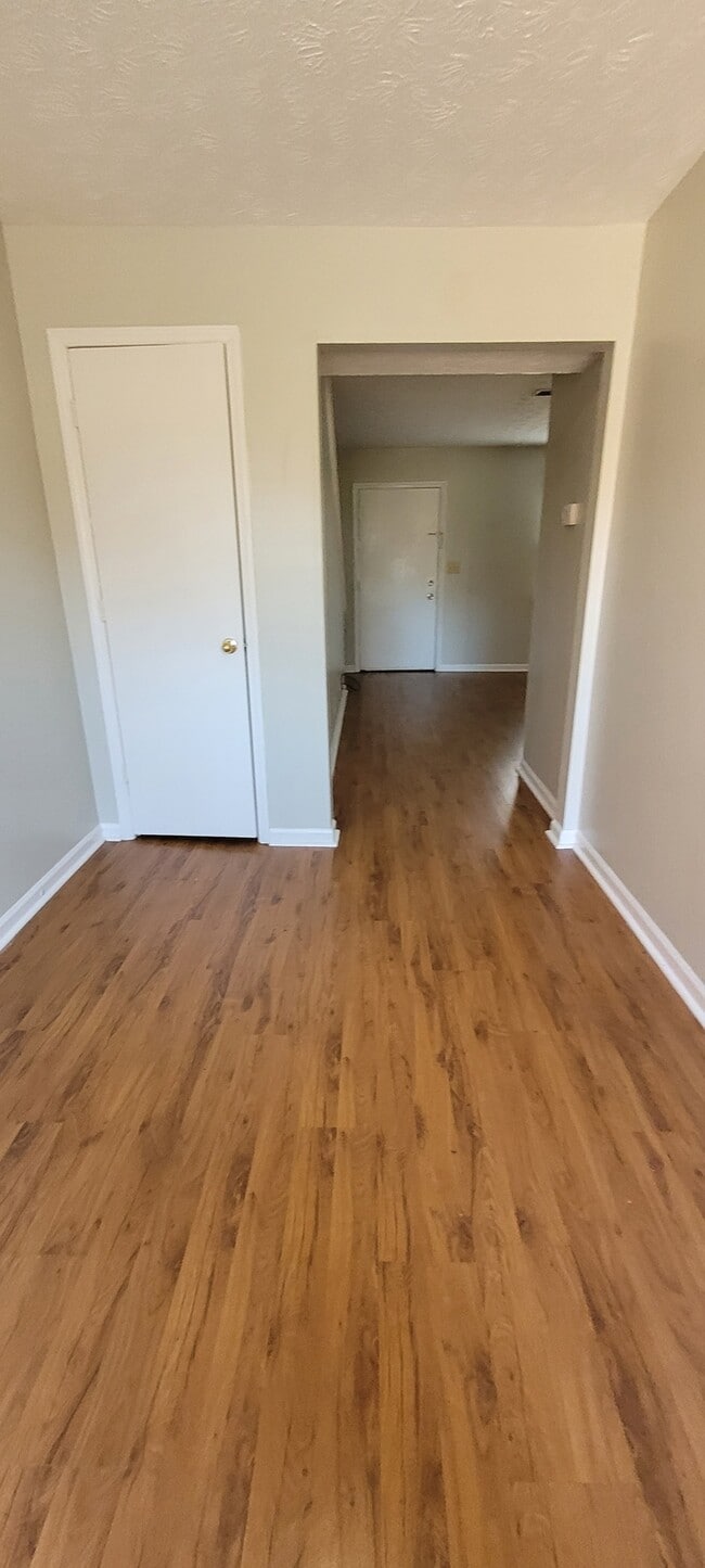 Building Photo - 2BR Duplex