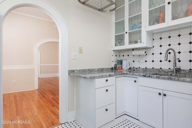 Building Photo - 30 W Front St