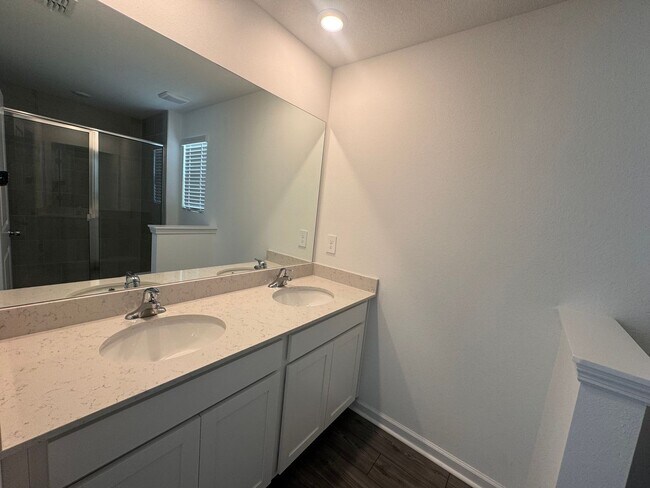Building Photo - 4923 SW 81st Loop