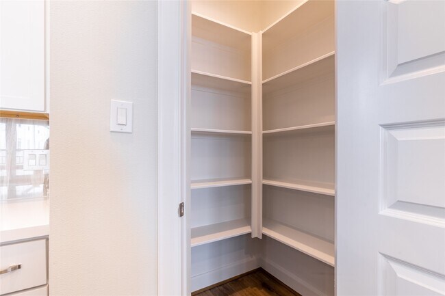 Building Photo - 2802 Grand Fountains Dr