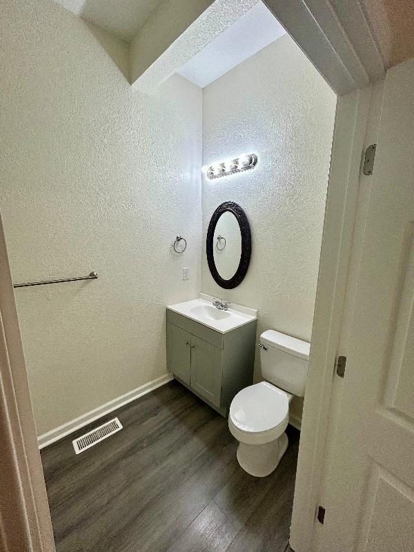 Building Photo - 404 E 18th St