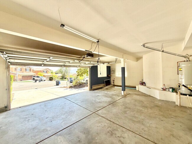 Building Photo - Spacious 5 Bedroom Redhawk Home with LARGE Loft & Backyard in Prime Location