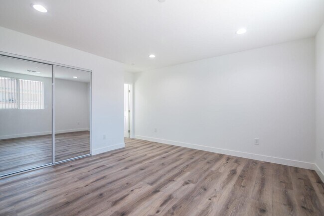 Building Photo - 1255 W 8th St