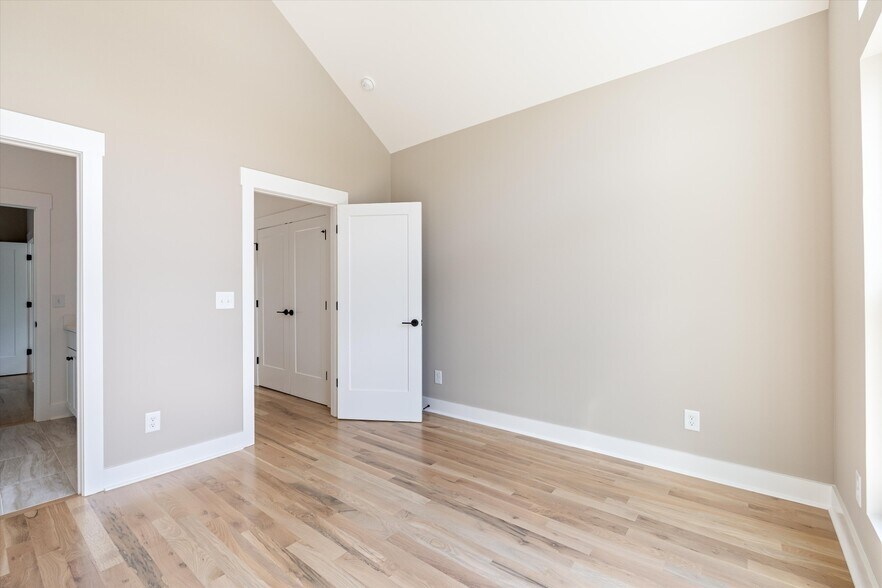 Building Photo - 2830 Clifton Ave