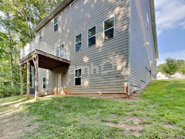 Building Photo - 3041 Greenmont Cir