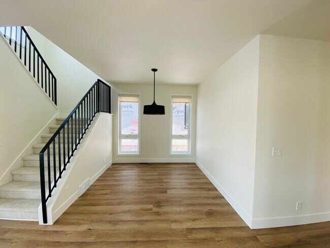 Building Photo - 4216 CYPRESS Pl