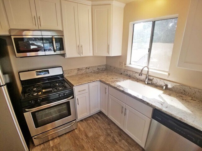 Building Photo - Beautiful 3 bedroom in Scotts Valley