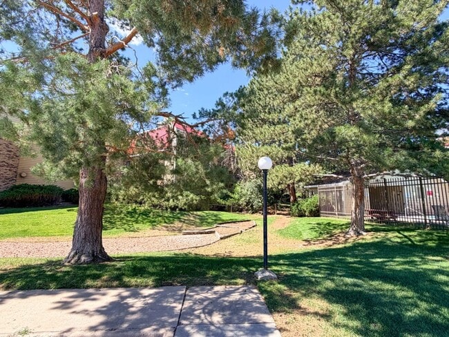 Building Photo - 14740 E Kentucky Dr