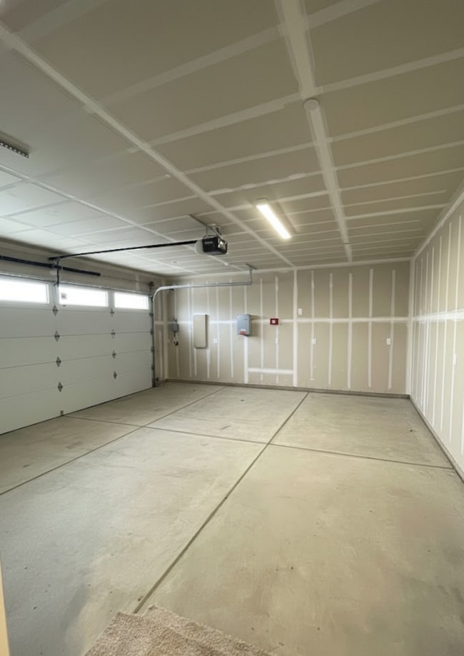 Building Photo - Spacious Modern Family Home in Prime Fresno Location!