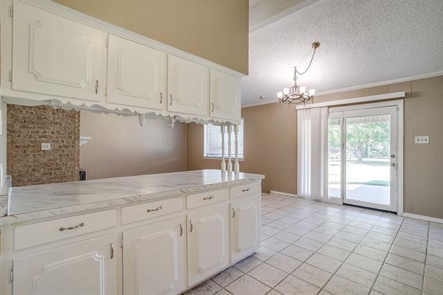 Building Photo - 1060 S Burleson Blvd