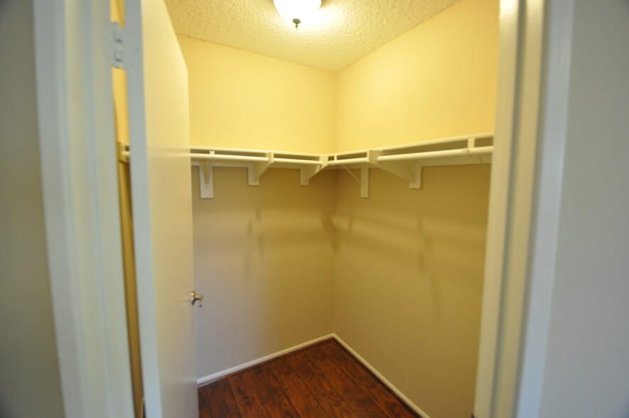 Building Photo - 2119 Elsinore St