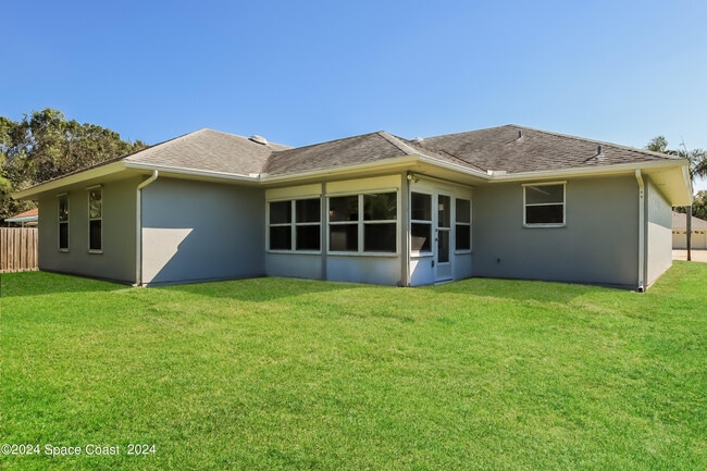 Building Photo - 3780 6th Ln