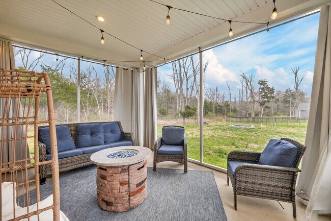 Building Photo - 1635 Lila Dr