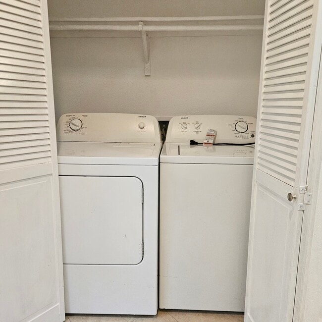 Building Photo - 712 Augusta Dr