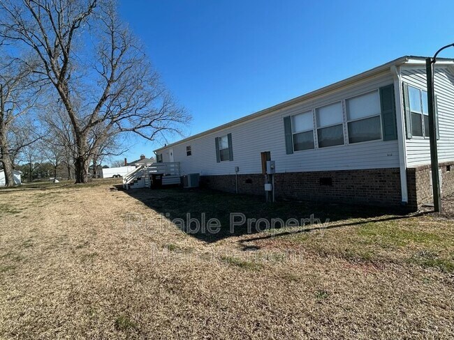 Building Photo - 1916 NC-210