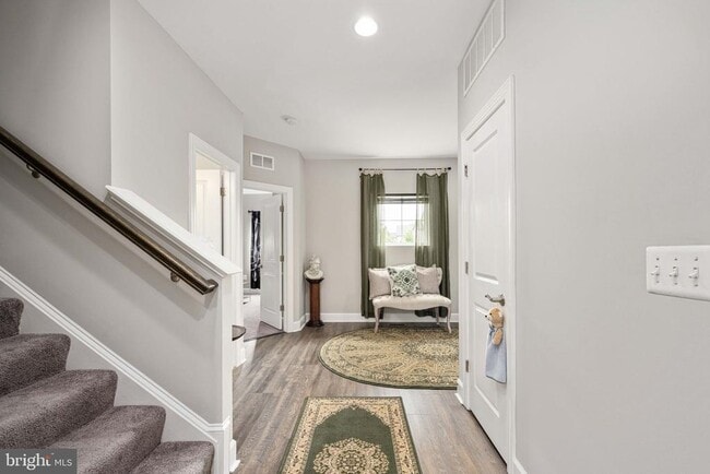 Building Photo - 547 Apricot St