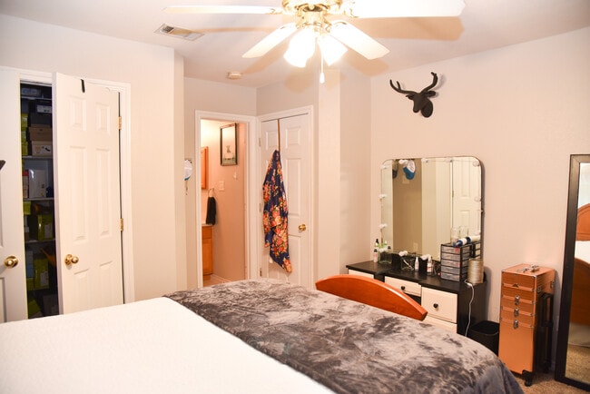 Building Photo - 3813 Oldenburg Ct