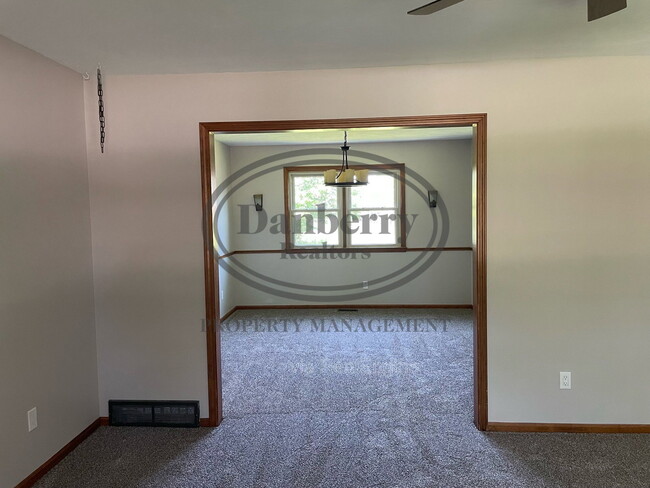 Building Photo - 3018 Gleneagle Dr