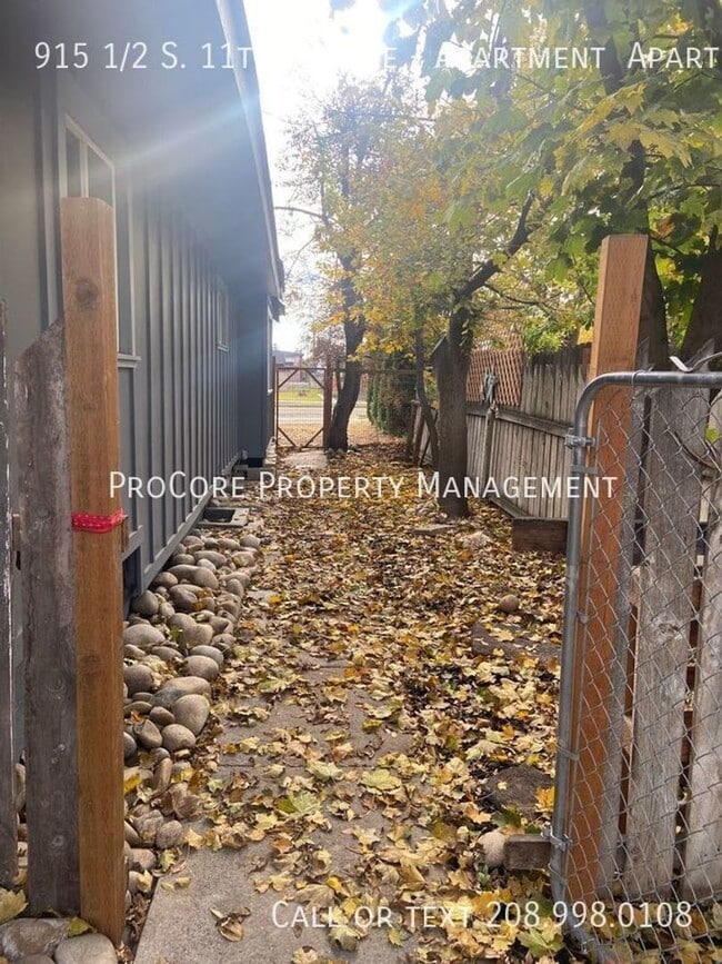 Building Photo - This is a great 1 bedroom 1 bath apartment...