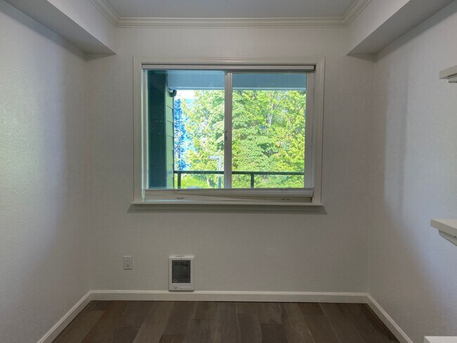 Building Photo - CLICK "REQUEST A TOUR" NOW!