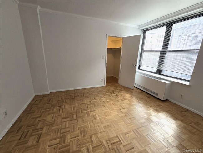 Building Photo - 201 W 74th St