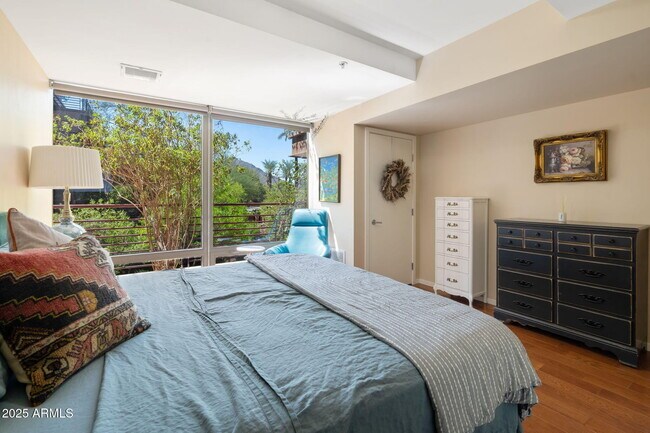 Building Photo - 7121 E Rancho Vista Dr