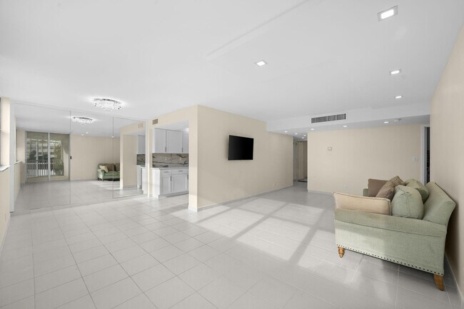 Building Photo - 100 Golden Isles Dr