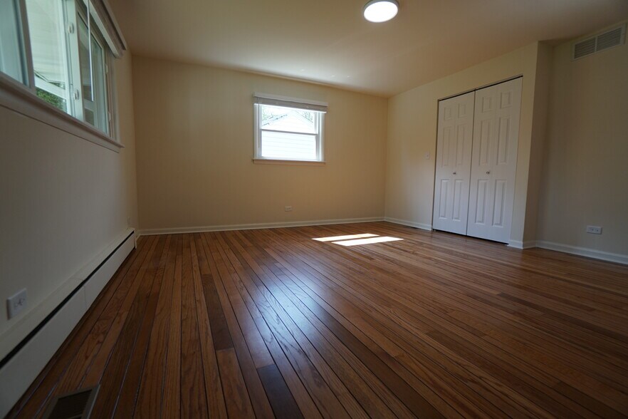 Building Photo - 28W383 Behrs Circle Dr S
