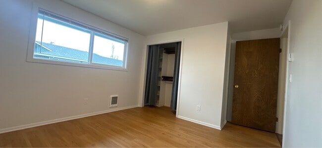 Building Photo - 750 N Main St