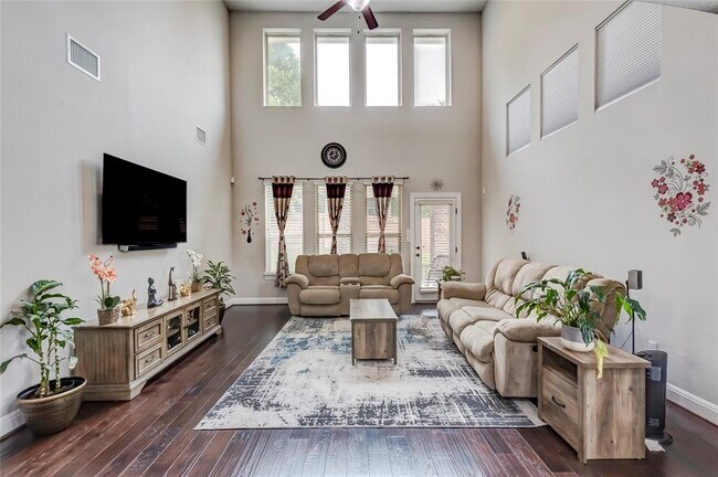 Building Photo - 4424 Casa Robles Dr
