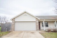 Building Photo - 2225 Bridgewater Cir