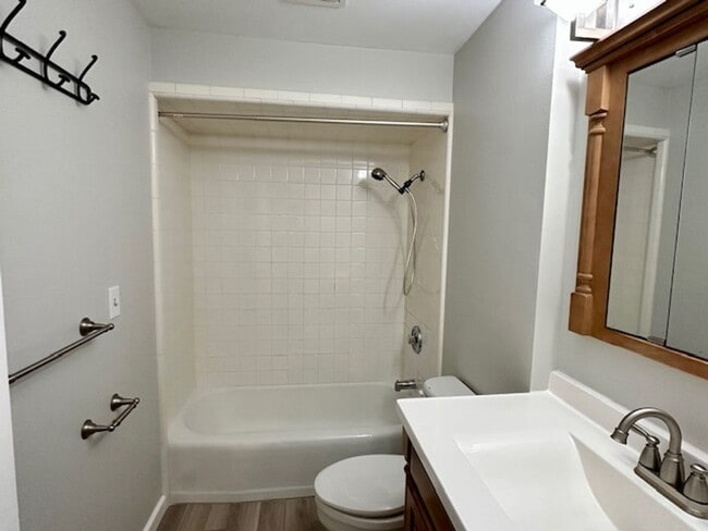 Building Photo - Remodeled 2 Bedroom Duplex Home in Magnolia