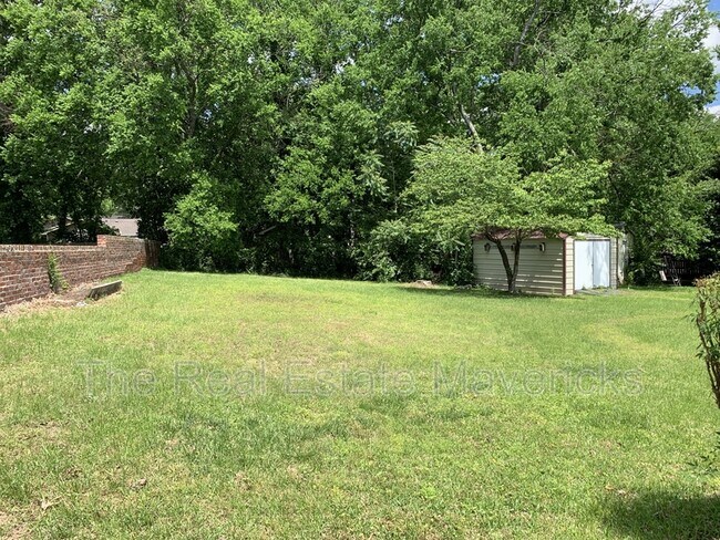Building Photo - 1176 S Seminole Dr