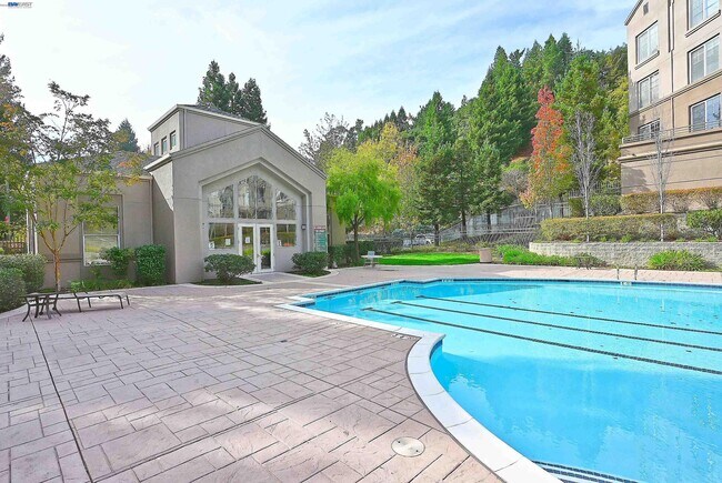Building Photo - 280 Caldecott Ln