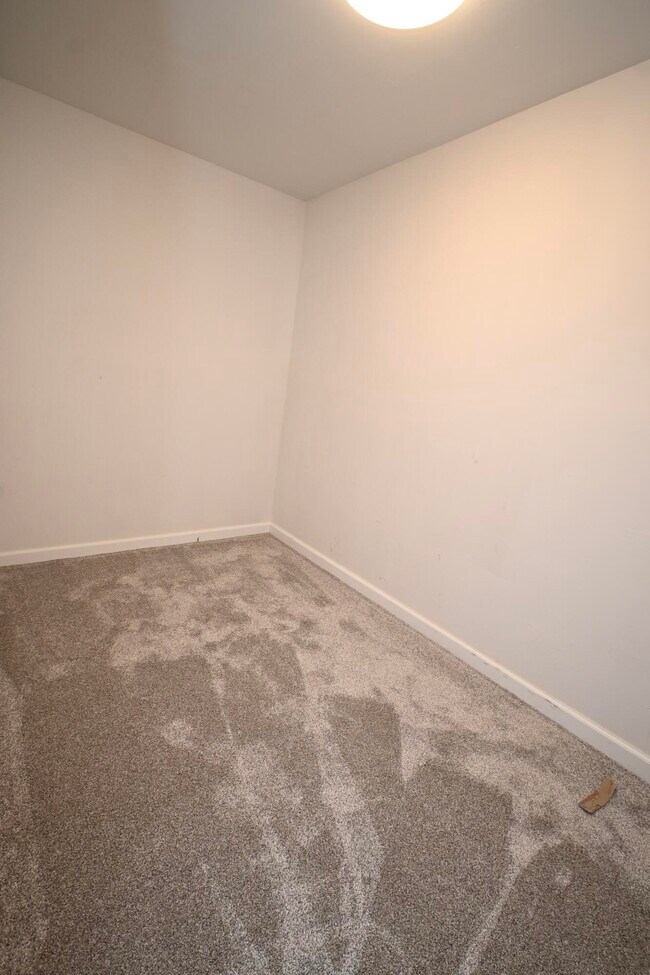 Building Photo - 5898 Ethan Dr