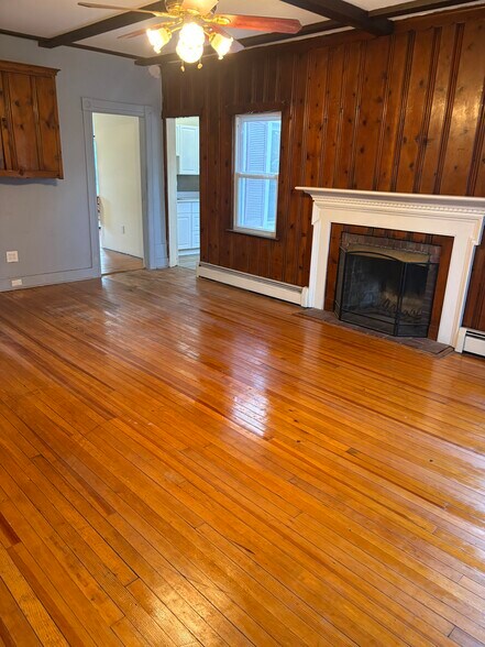 livingroom - 19 Essex Ave