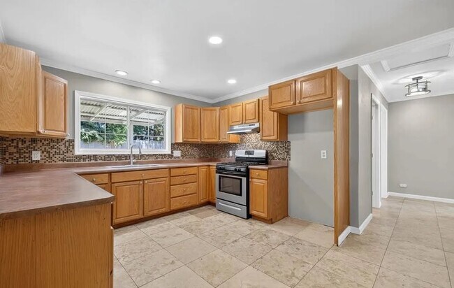 Building Photo - 959 San Clemente Dr