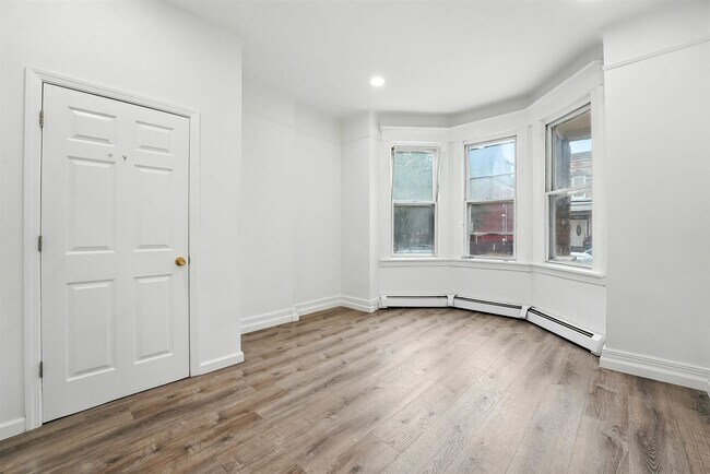 Building Photo - 130 75th St