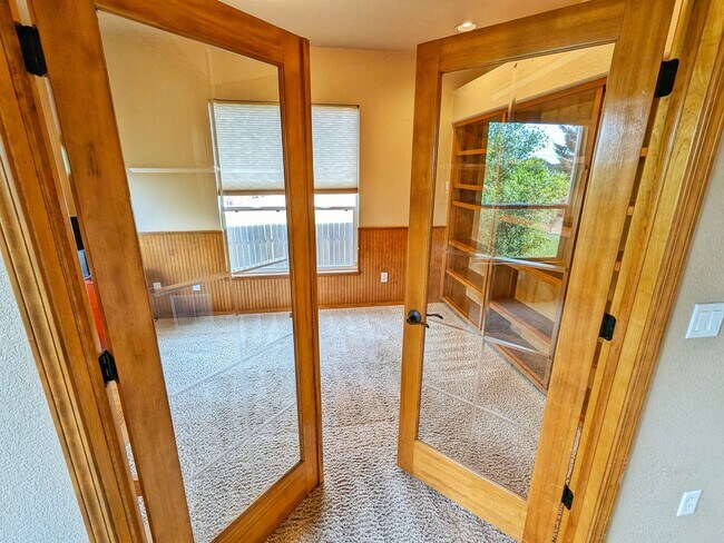 Building Photo - Gorgeous 5b 3b Single Family Home w/ a View