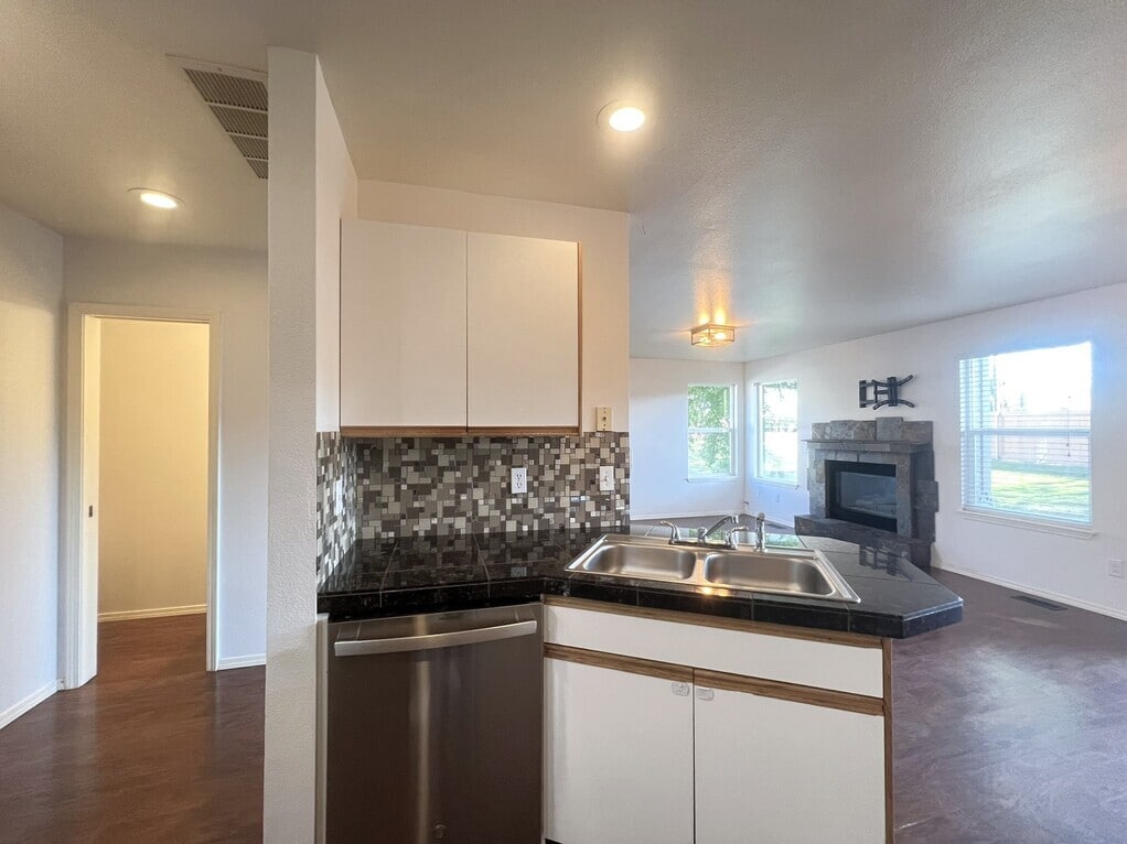 Building Photo - 5851 N Cobbler Ln
