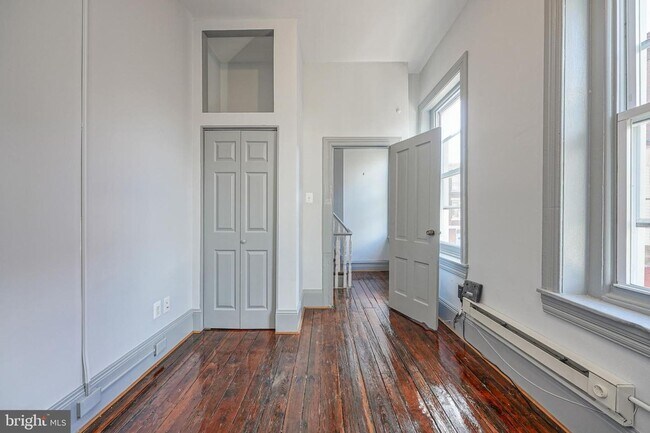 Building Photo - 1525 Tasker St