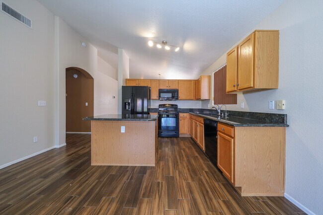 Building Photo - 8070 N Wild Aster Way