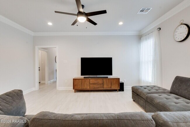 Building Photo - 106 Virtuous St